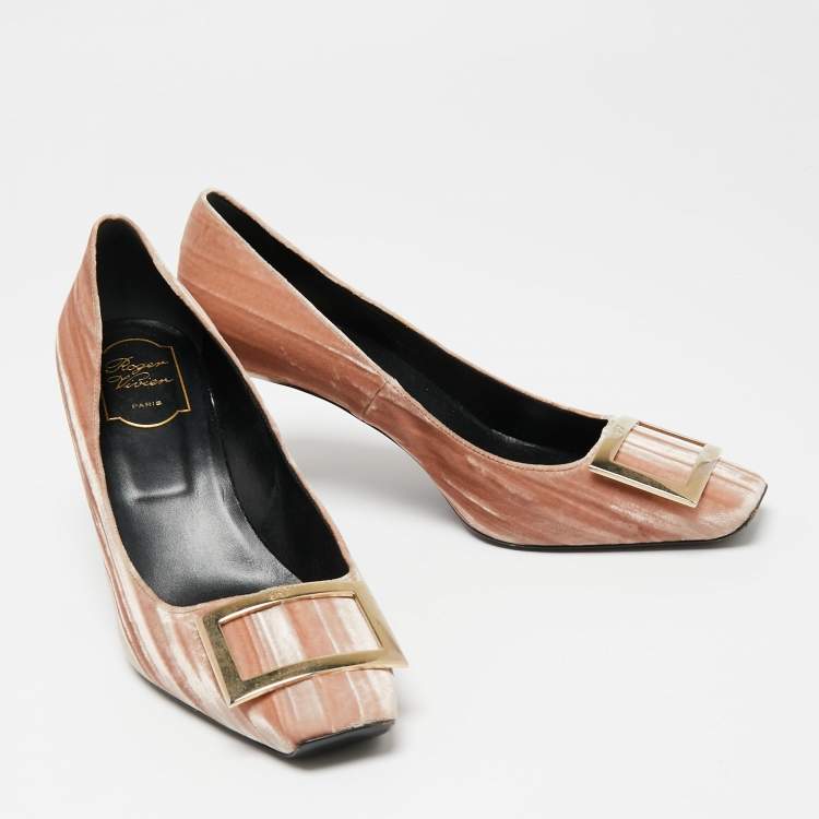 Pre Owned Roger Vivier Light Pink Textured Velvet Buckle Pumps Size 40