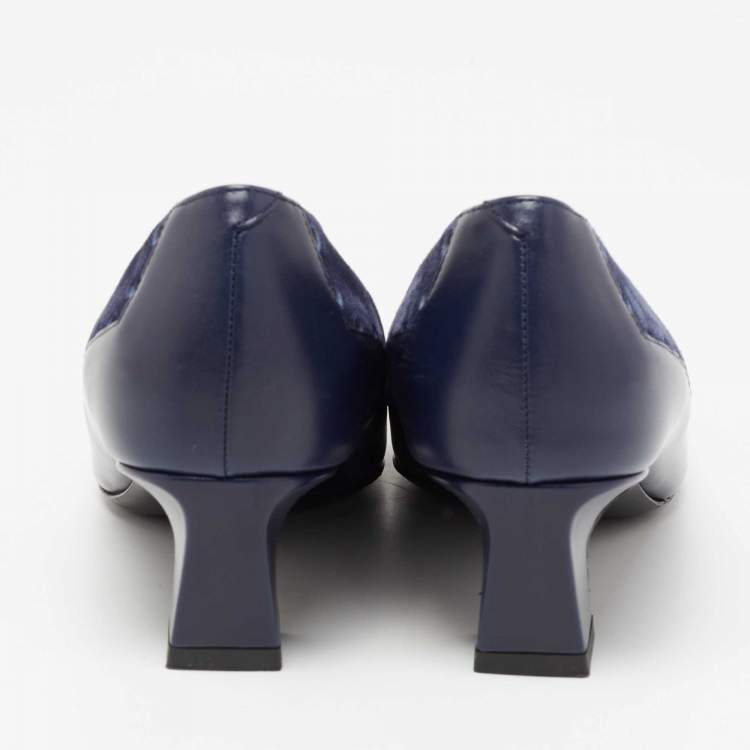 مملوكة مسبقًا Roger Vivier Navy Blue Laser Cut Suede and Leather Trompette Pumps Size 35