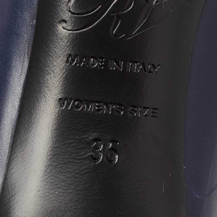مملوكة مسبقًا Roger Vivier Navy Blue Laser Cut Suede and Leather Trompette Pumps Size 35