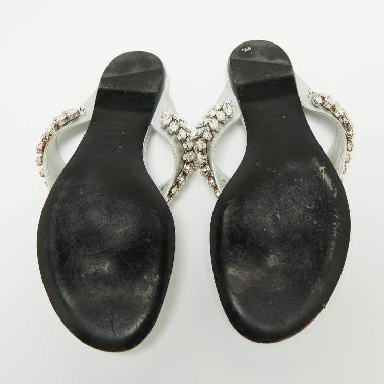 Pre Owned Roger Vivier Metallic Silver Leather Crystal Embellished Thong Flats Size 38.5