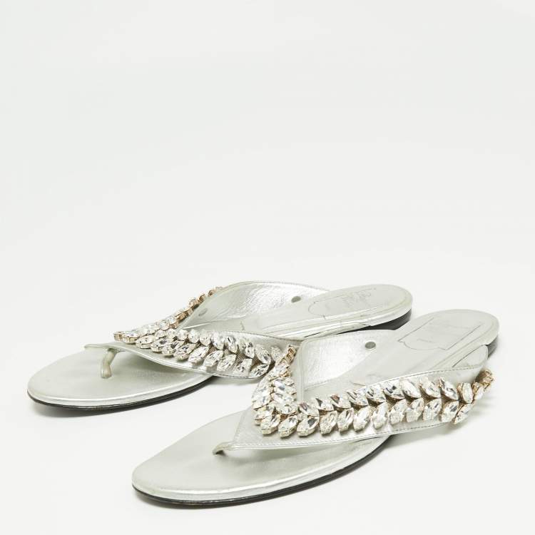 Pre Owned Roger Vivier Metallic Silver Leather Crystal Embellished Thong Flats Size 38.5