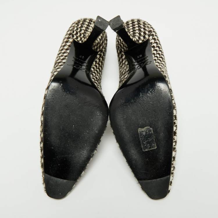 Pre Owned Roger Vivier White/Black Calf Hair Houndstooth Pumps Size 39