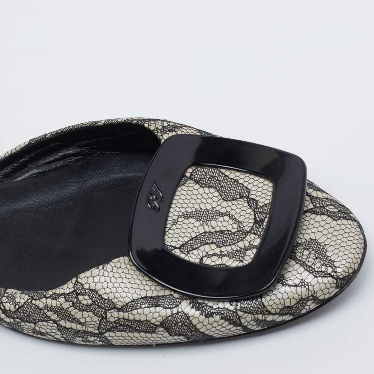 مملوكة مسبقًا Roger Vivier Black/White Lace And Suede Chips D'orsay Buckle Flats Size 39