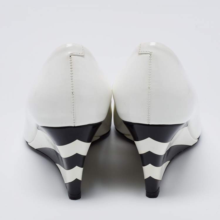 Pre Owned Roger Vivier White Patent Leather Trompette Pumps Size 38