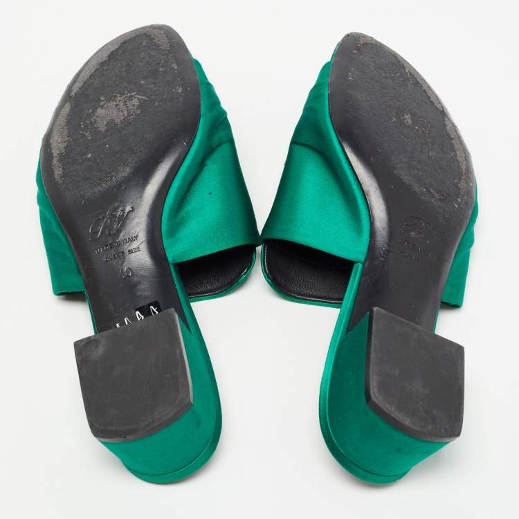 Pre Owned Roger Vivier Green Satin Tiffany Slide Sandals Size 40