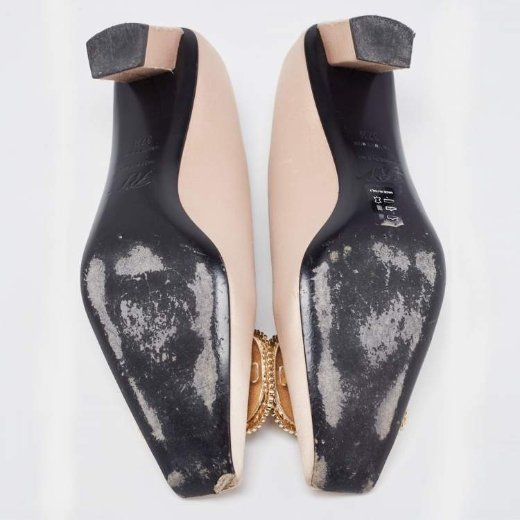 Pre Owned Roger Vivier Beige Satin Crystal Embellished Pointed Toe Pumps Size 37.5