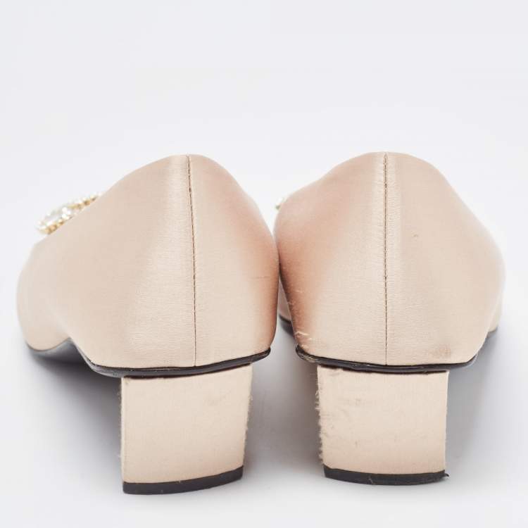 Pre Owned Roger Vivier Beige Satin Crystal Embellished Pointed Toe Pumps Size 37.5
