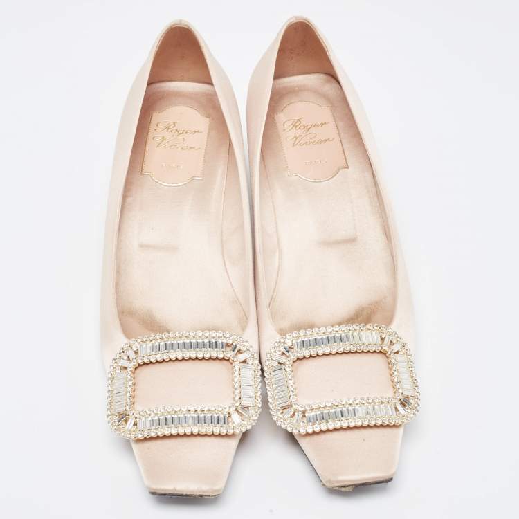Pre Owned Roger Vivier Beige Satin Crystal Embellished Pointed Toe Pumps Size 37.5