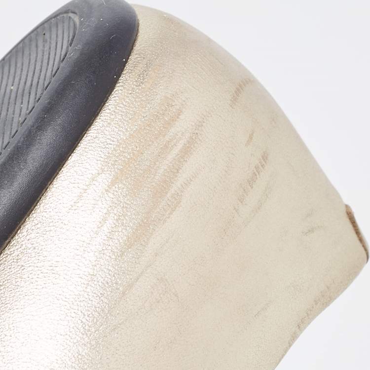 مملوك�ة مسبقًا Roger Vivier Metallic Gold Leather Ballet  Flats Size 37