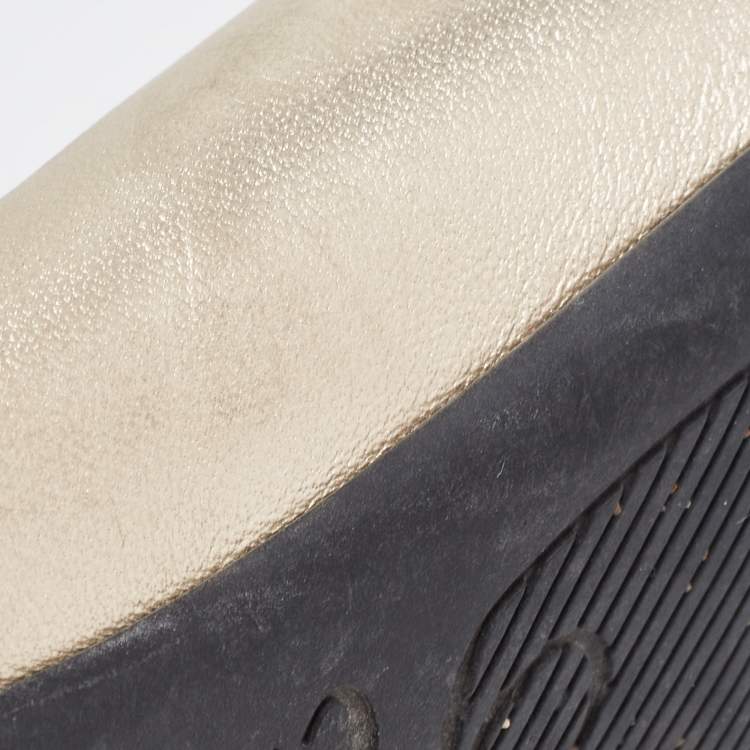 مملوكة مسبقًا Roger Vivier Metallic Gold Leather Ballet  Flats Size 37