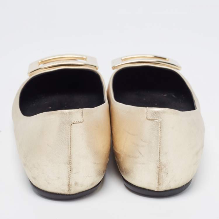 مملوكة مسبقًا Roger Vivier Metallic Gold Leather Ballet  Flats Size 37