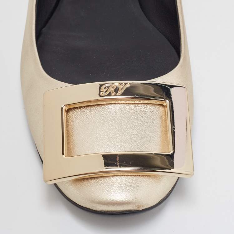مملوكة مسبقًا Roger Vivier Metallic Gold Leather Ballet  Flats Size 37