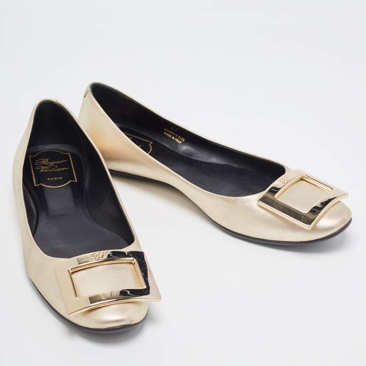 مملوكة مسبقًا Roger Vivier Metallic Gold Leather Ballet  Flats Size 37
