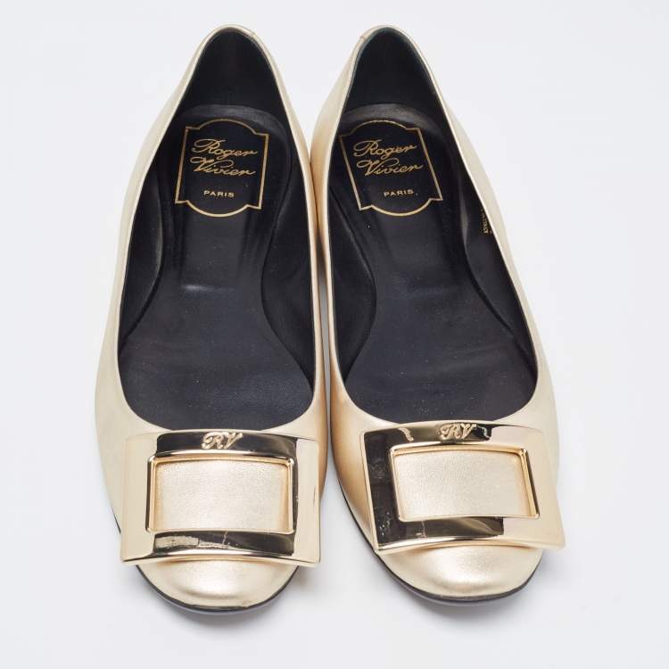مملوكة مسبقًا Roger Vivier Metallic Gold Leather Ballet  Flats Size 37