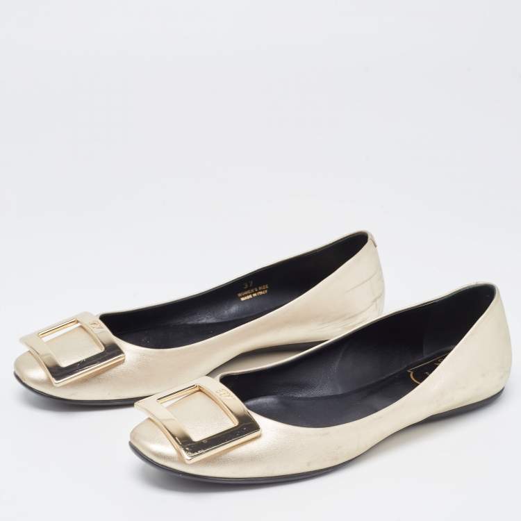 مملوكة مسبقًا Roger Vivier Metallic Gold Leather Ballet  Flats Size 37
