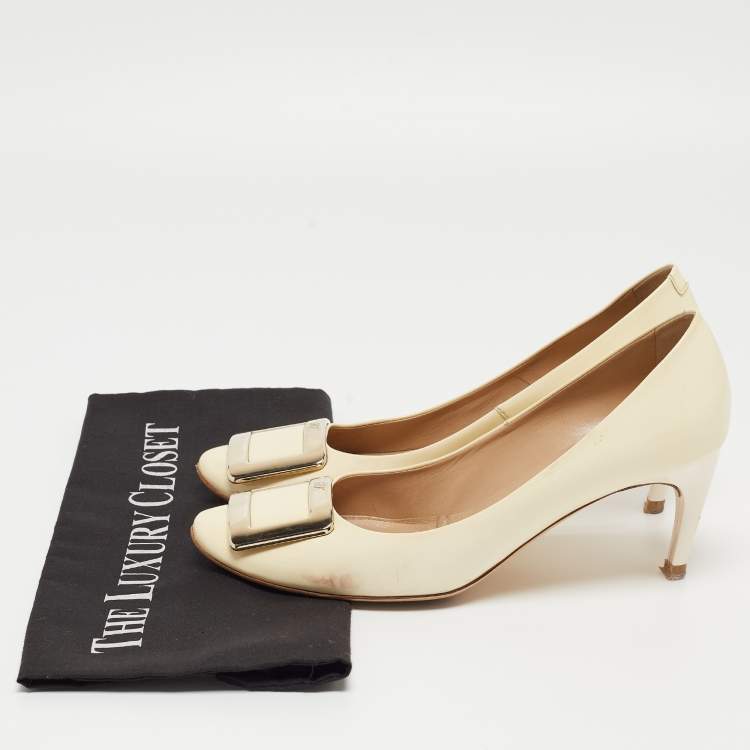 Pre Owned Roger Vivier Cream Patent Leather Trompette Pumps Size 37.5