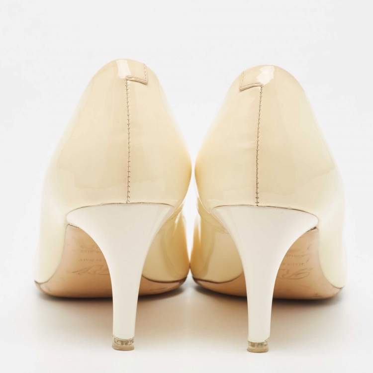 Pre Owned Roger Vivier Cream Patent Leather Trompette Pumps Size 38.5