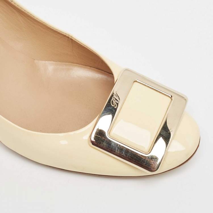 Pre Owned Roger Vivier Cream Patent Leather Trompette Pumps Size 38.5