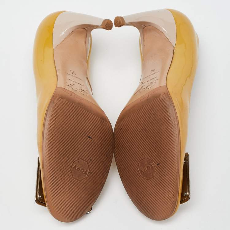 Pre Owned Roger Vivier Beige Patent Leather Metal Logo Round toe Pumps Size 35