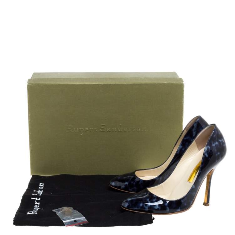 مملوكة مسبقًا Rupert Sanderson Blue Animal Print Patent Leather Janice Pumps Size 37