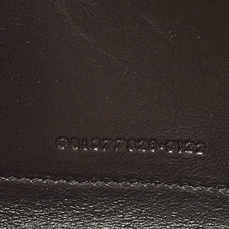 مملوكة مسبقًا Saint Laurent Beige Leather Cassandra Wallet on Chain