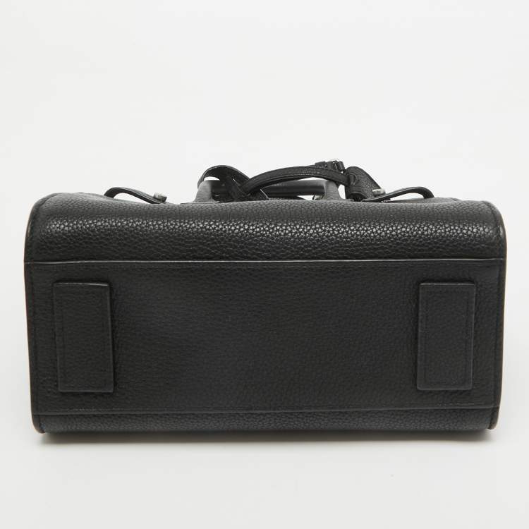 مملوكة مسبقًا Saint Laurent Black Leather Nano Classic Sac De Jour Tote