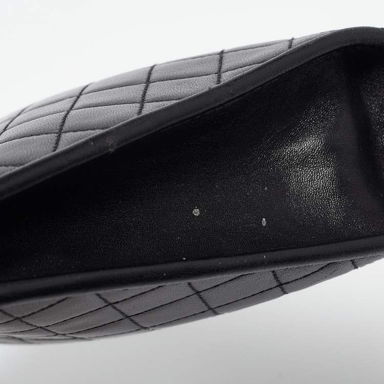 Pre Owned Saint Laurent Black Quilted Leather Victoire Chain Clutch 