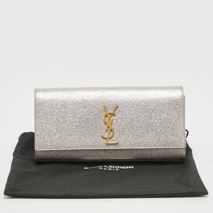 مملوكة مسبقًا Saint Laurent Gold Leather Kate Clutch
