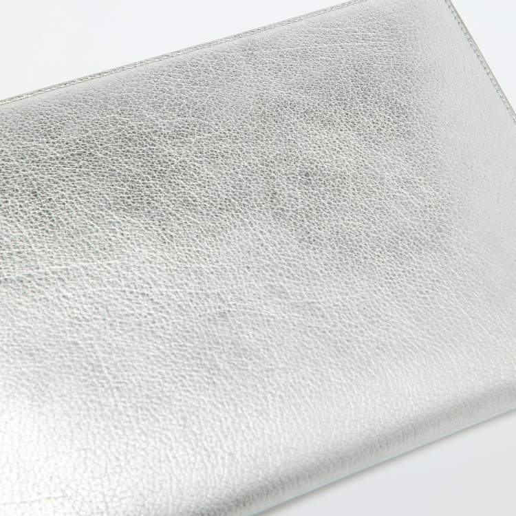 مملوكة مسبقًا Saint Laurent Silver Star Leather Zip Pouch 