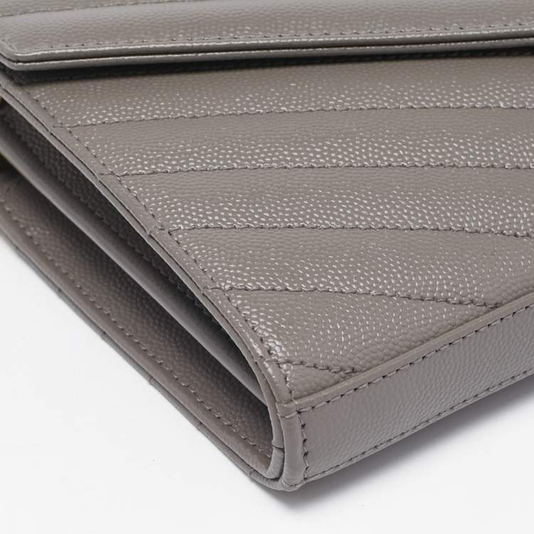 Pre Owned Saint Laurent Grey Matelassé Leather Envelope Chain Clutch