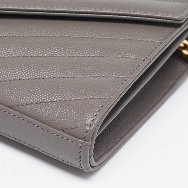 Pre Owned Saint Laurent Grey Matelassé Leather Envelope Chain Clutch