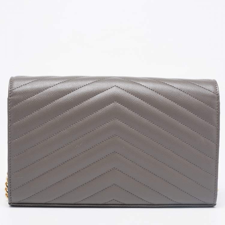 Pre Owned Saint Laurent Grey Matelassé Leather Envelope Chain Clutch