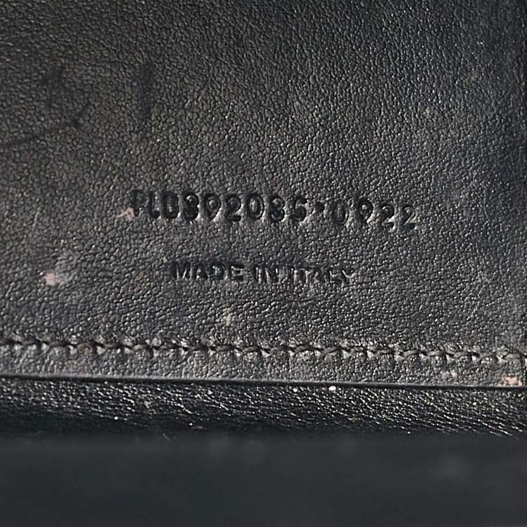 مملوكة مسبقًا Saint Laurent Black Croc Embossed Leather Nano Classic Sac De Jour Tote