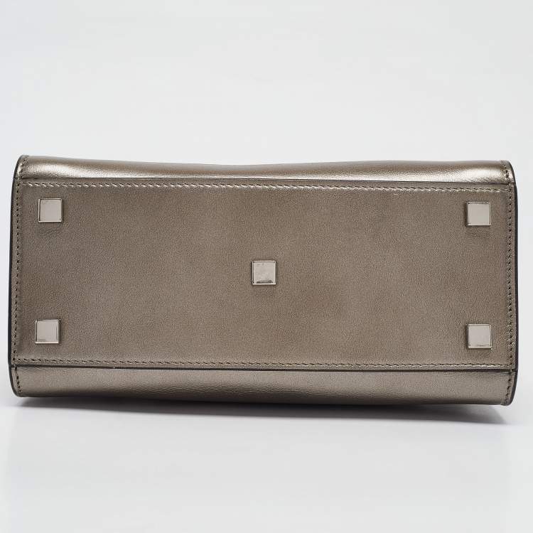مملوكة مسبقًا Saint Laurent Metallic Leather Nano Manhattan Tote