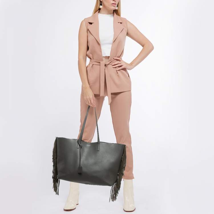مملوكة مسبقًا Saint Laurent Grey Leather Fringe E/W Shopping Tote