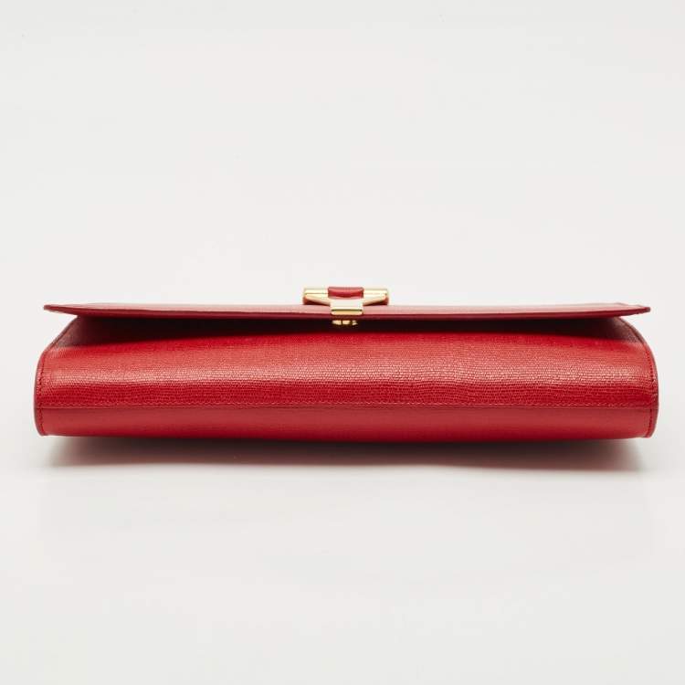 مملوكة مسبقًا Saint Laurent Red Texured Leather Y Line Clutch