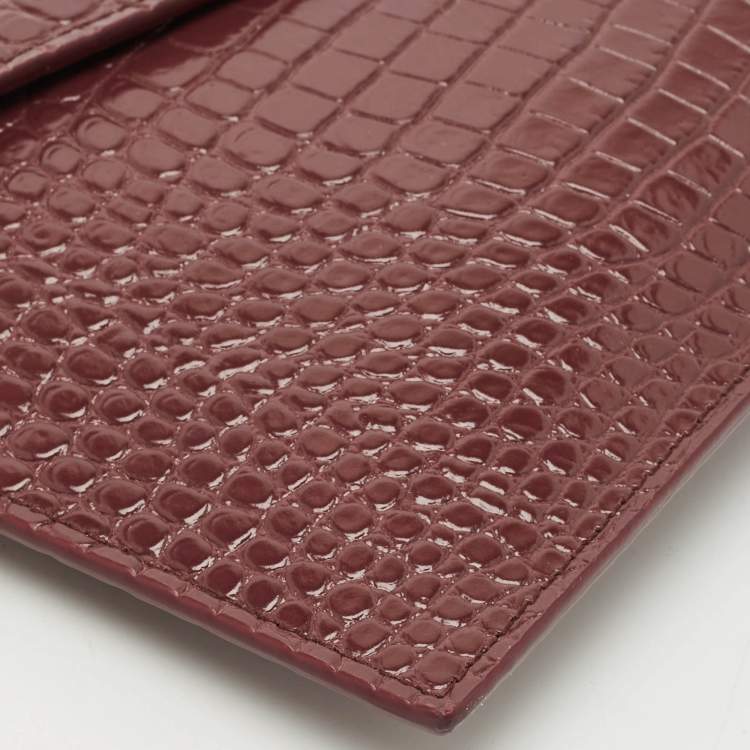 مملوكة مسبقًا Saint Laurent Burgundy Croc Embossed Leather Medium Uptown Clutch