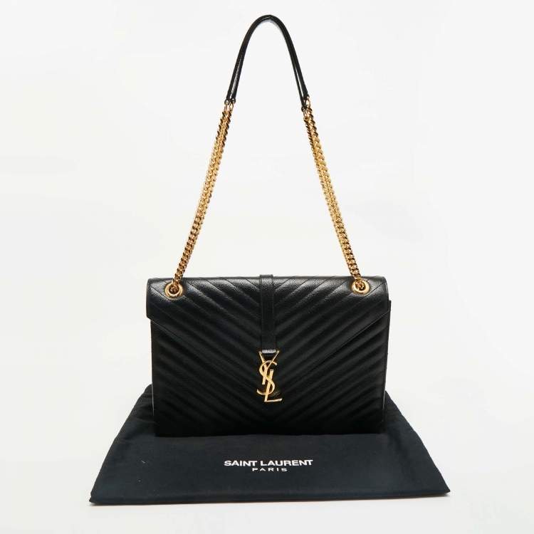 مملوكة مسبقً�ا Saint Laurent Black Chevron Leather Large Monogram Envelope Shoulder Bag