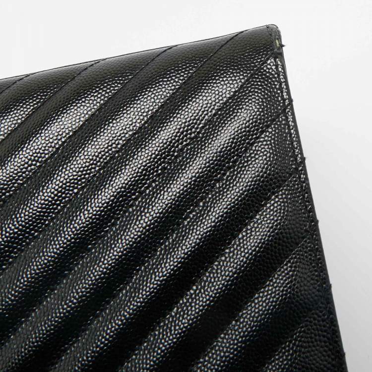 مملوكة مسبقًا Saint Laurent Black Chevron Leather Large Monogram Envelope Shoulder Bag