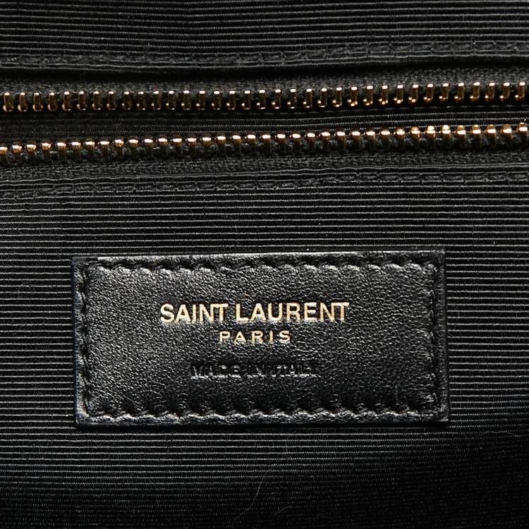 مملوكة مسبقًا Saint Laurent Black Chevron Leather Large Monogram Envelope Shoulder Bag
