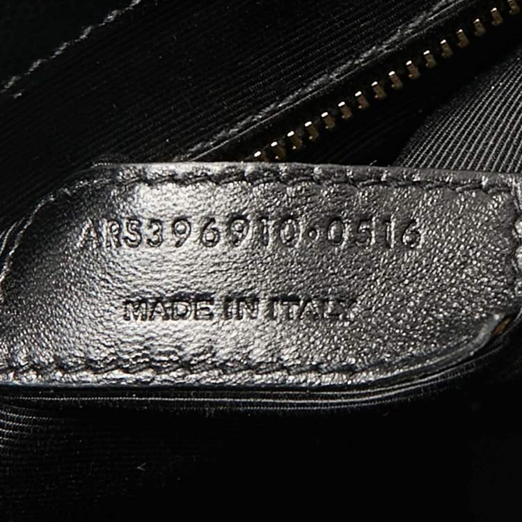 مملوكة مسبقًا Saint Laurent Black Chevron Leather Large Monogram Envelope Shoulder Bag