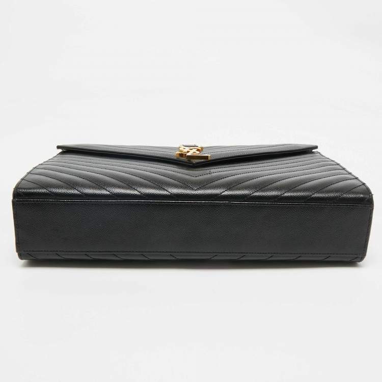 مملوكة مسبقًا Saint Laurent Black Chevron Leather Large Monogram Envelope Shoulder Bag