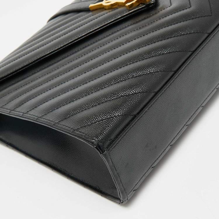 مملوكة مسبقًا Saint Laurent Black Chevron Leather Large Monogram Envelope Shoulder Bag