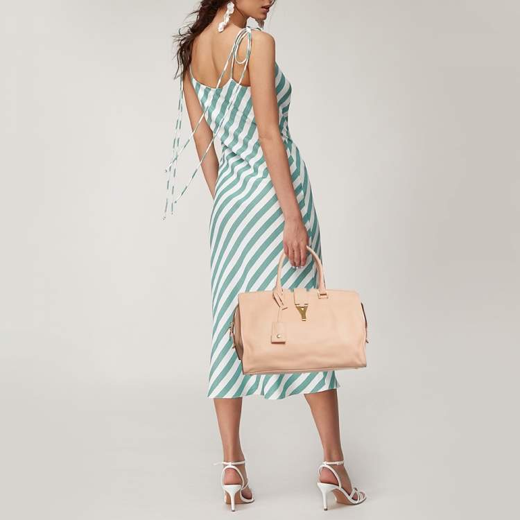 مملوكة مسبقًا Saint Laurent Cabas Chyc Medium Peach Leather Tote