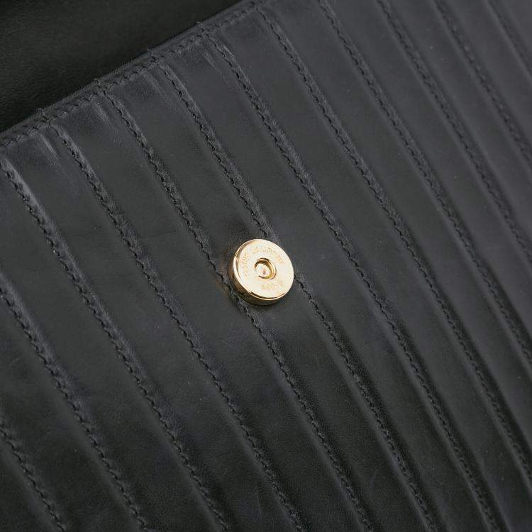 مملوكة مسبقًا Saint Laurent Paris Black Quilted Calfskin Victoire Chain Crossbody