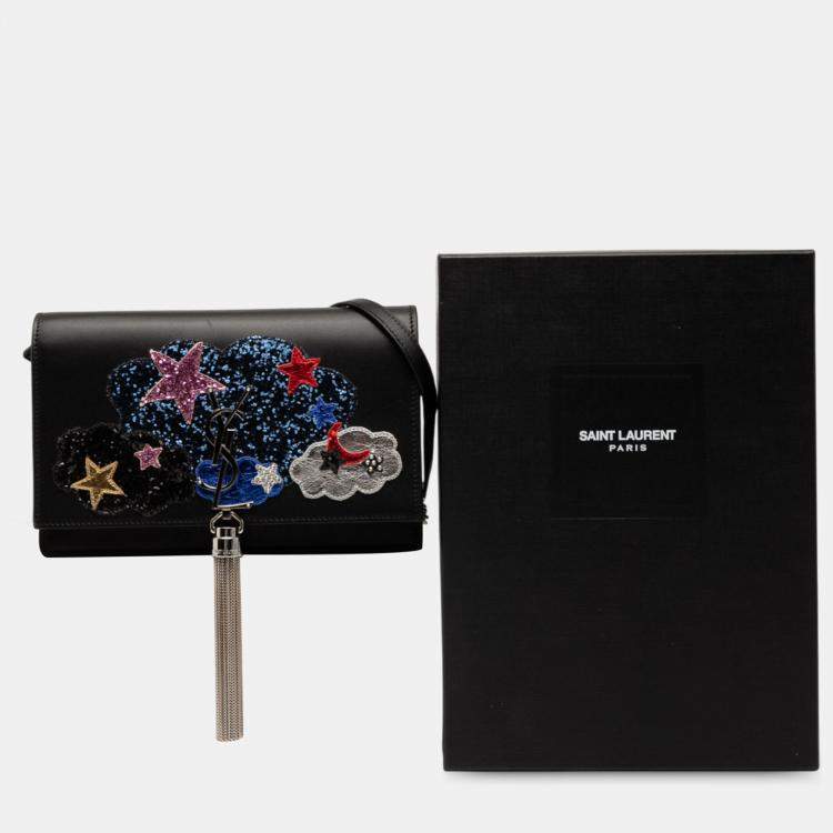 مملوكة مسبقًا Saint Laurent Paris Black Calfskin Cloud Star Applique Classic Monogram Kate Tassel Wallet on Chain