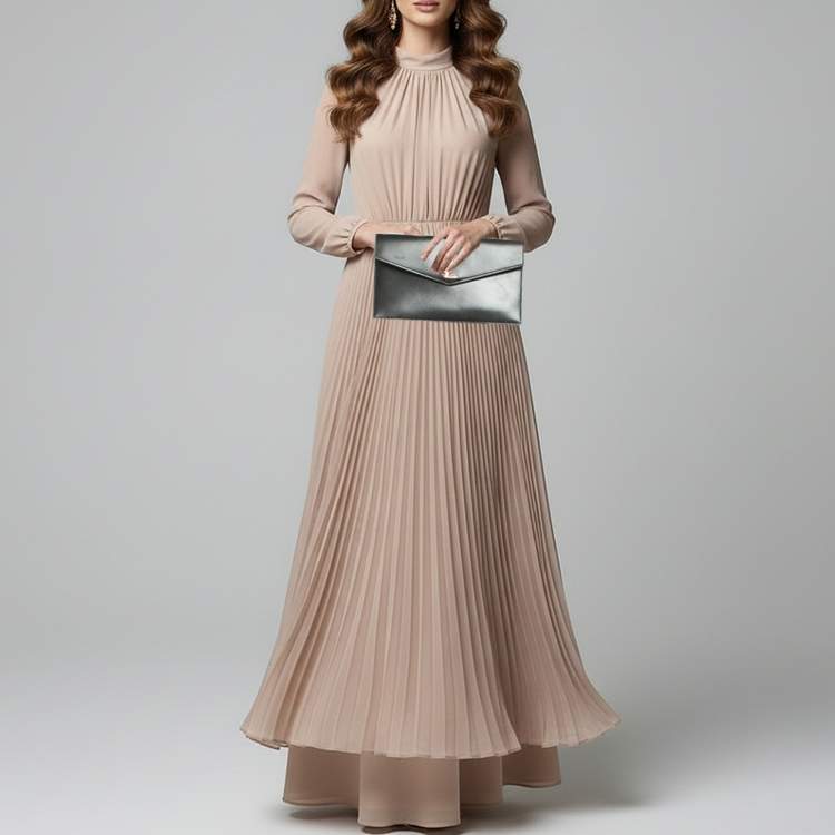 مملوكة مسبقًا Saint Laurent Uptown Black Leather Clutch