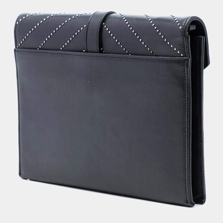 مملوكة مسبقًا Saint Laurent Paris Black Studded Chevron Calfskin Monogram Envelope Chain Flap