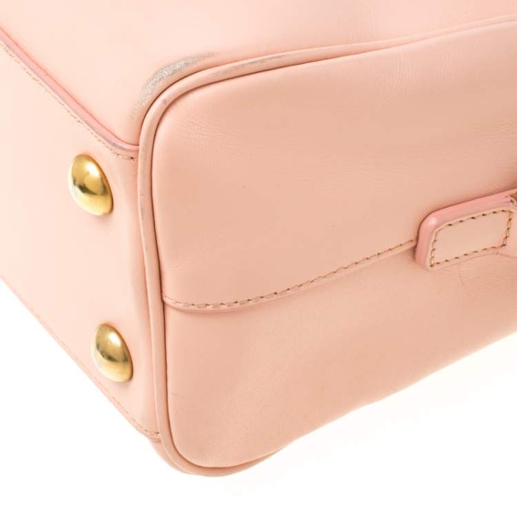 مملوكة مسبقًا Saint Laurent Peach Leather Classic Baby Duffle Crossbody Bag 