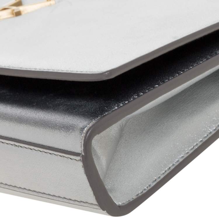 Pre Owned Saint Laurent Metallic Silver Leather Kate Monogram Clutch